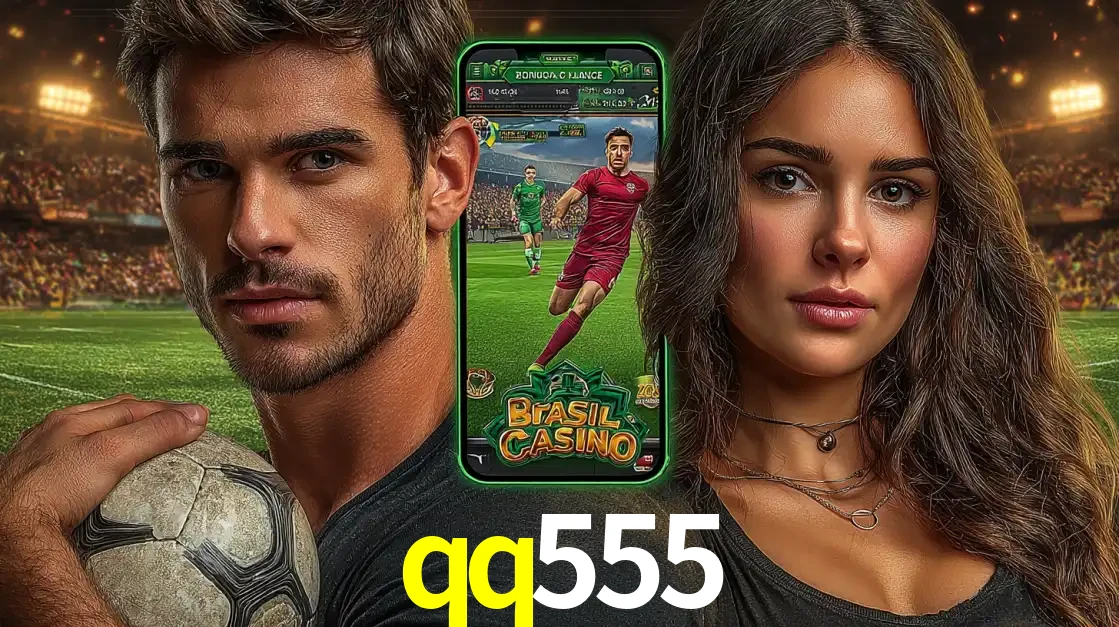 Homem segurando uma bola de futebol e uma mulher ao lado de um smartphone exibindo o jogo de apostas esportivas da qq555. Faça seu palpite no cassino online.